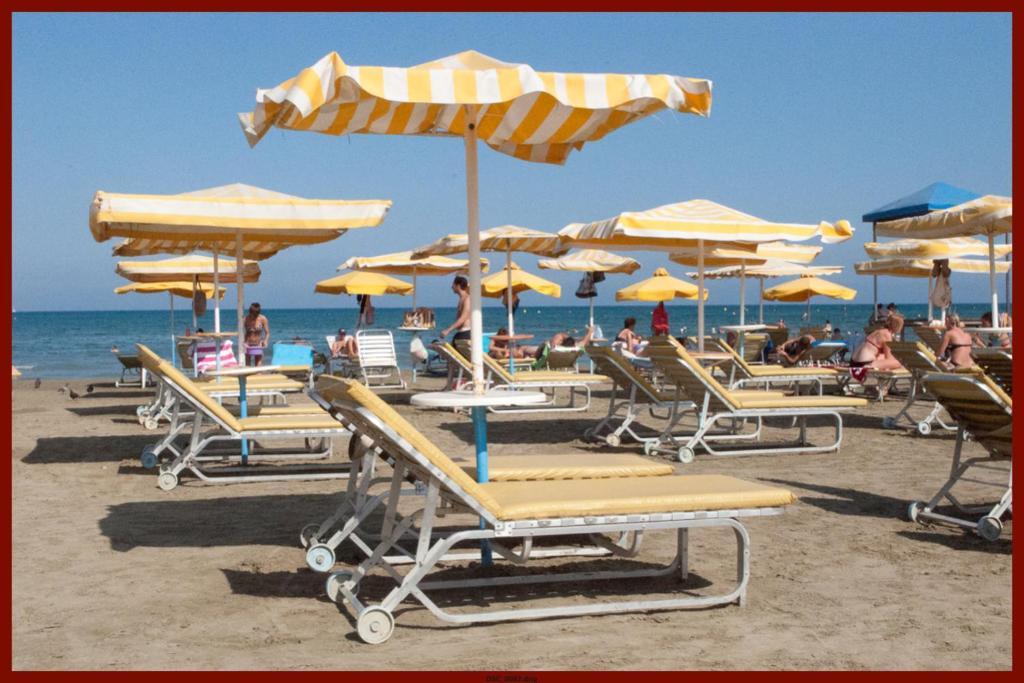 St. George Rent Rooms Larnaka Exterior foto